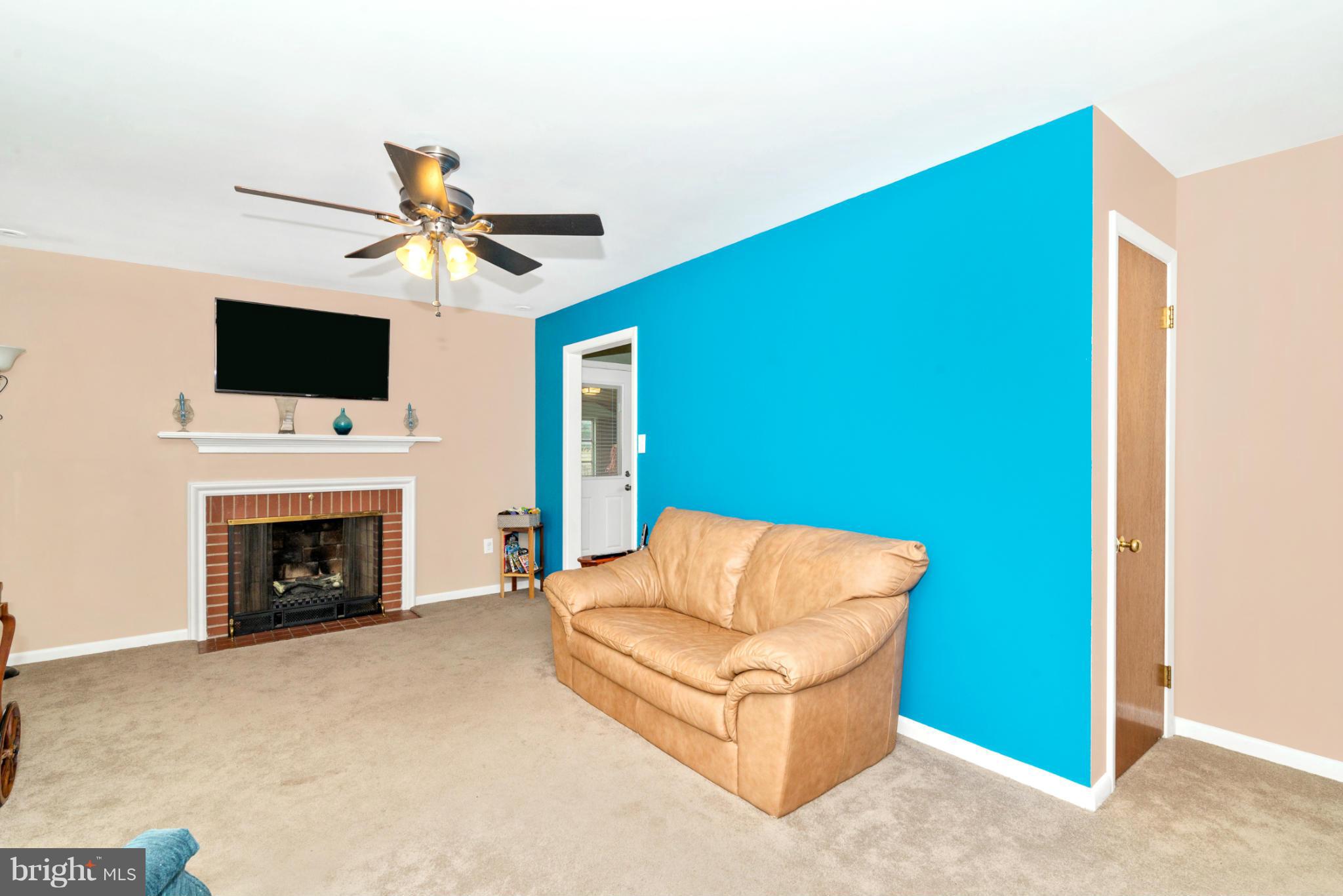 9 Georgetown Road Walkersville, MD 21793 - Photo 9 of 27 Living Room
