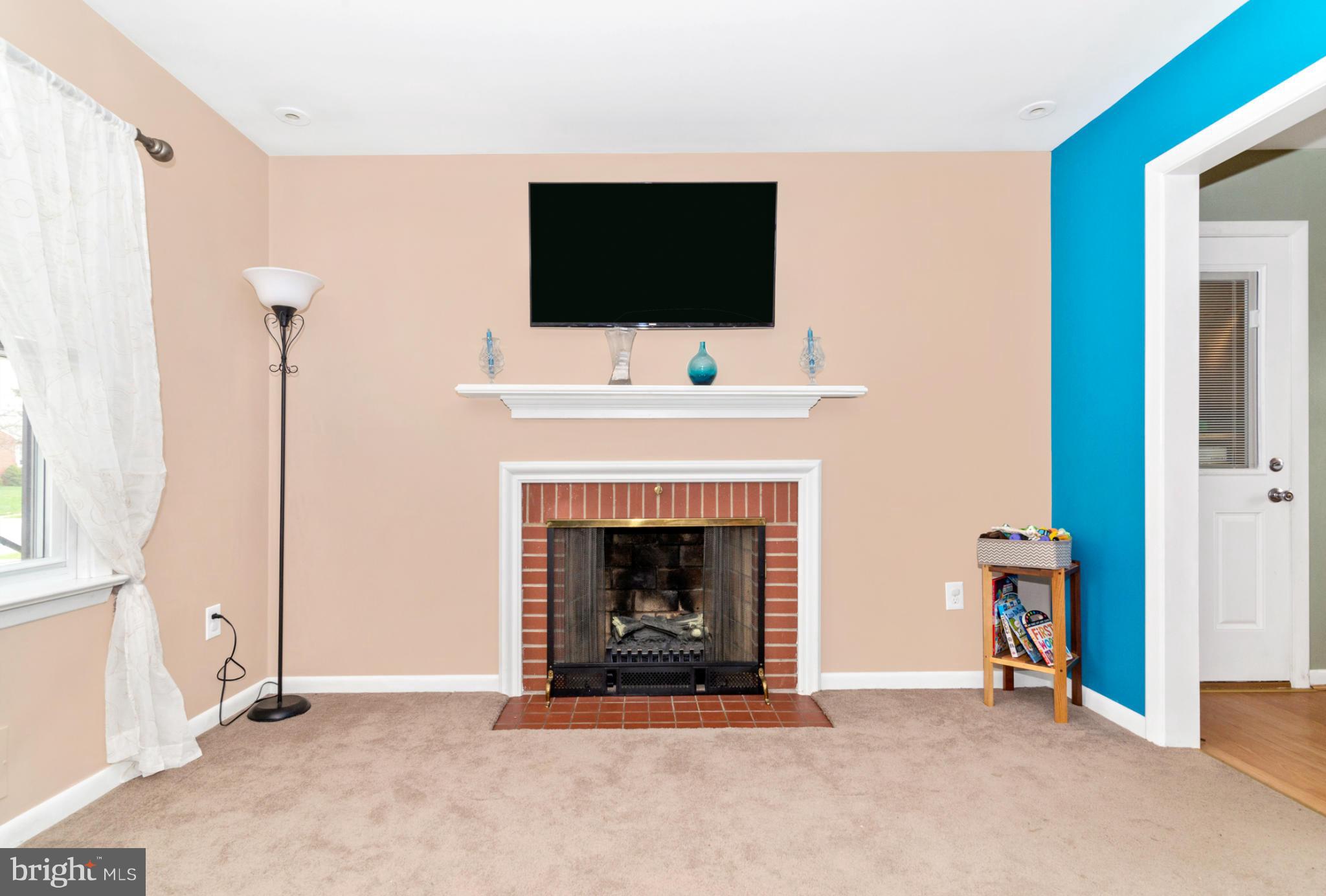 9 Georgetown Road Walkersville, MD 21793 - Photo 10 of 27 Living Room