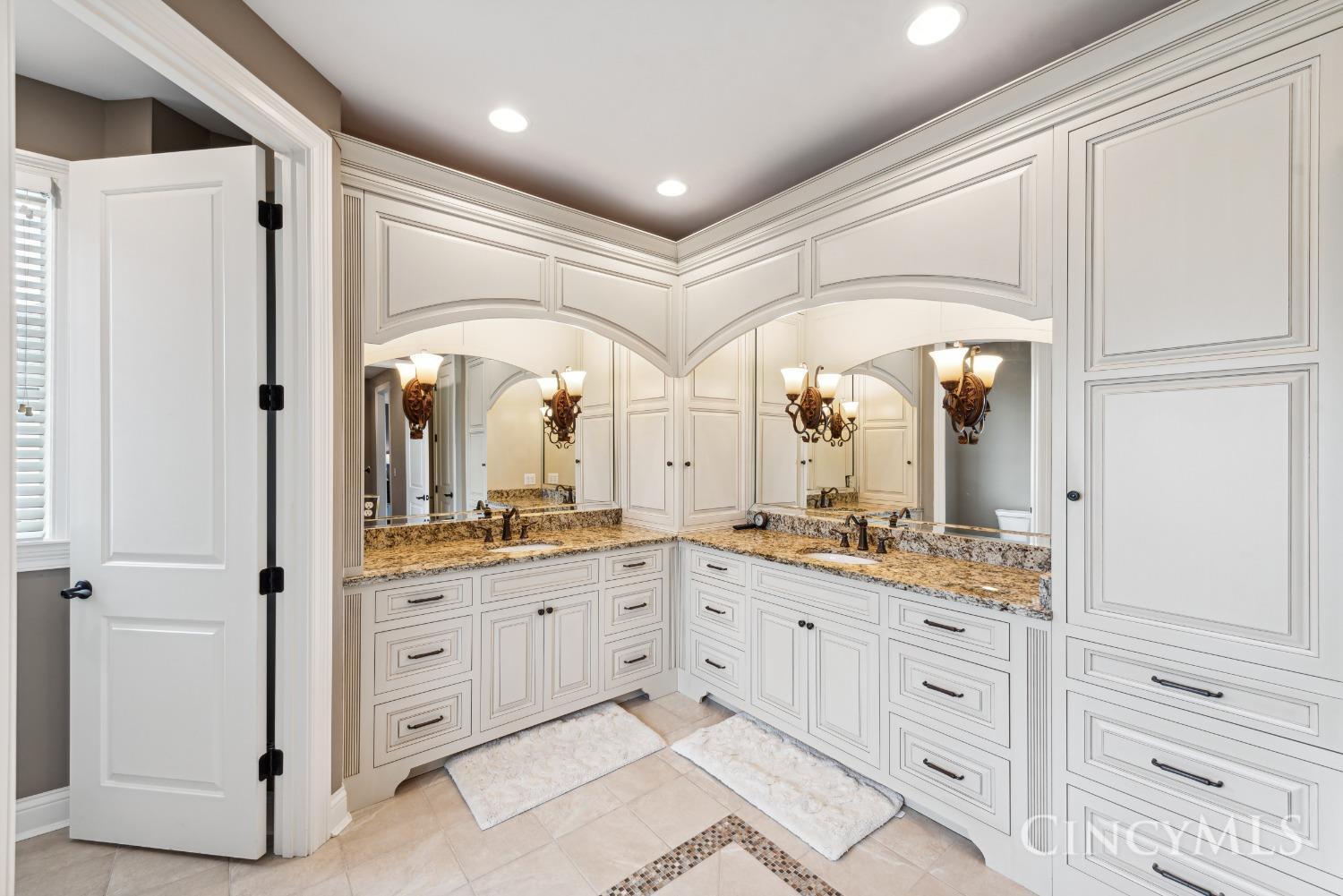 7966 Ayers Road Cincinnati, OH 45255 - Photo 8 of 48 Gallery Image 8