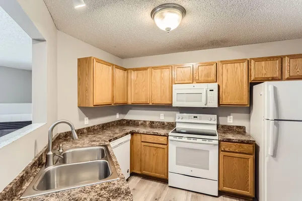 $240,000 | 1869 East 122nd Street, Burnsville, MN 55337