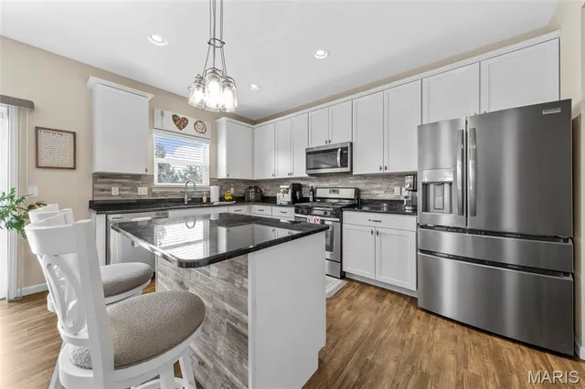 $515,000 | 17 Meadow Vista Court, St. Peters, MO 63376