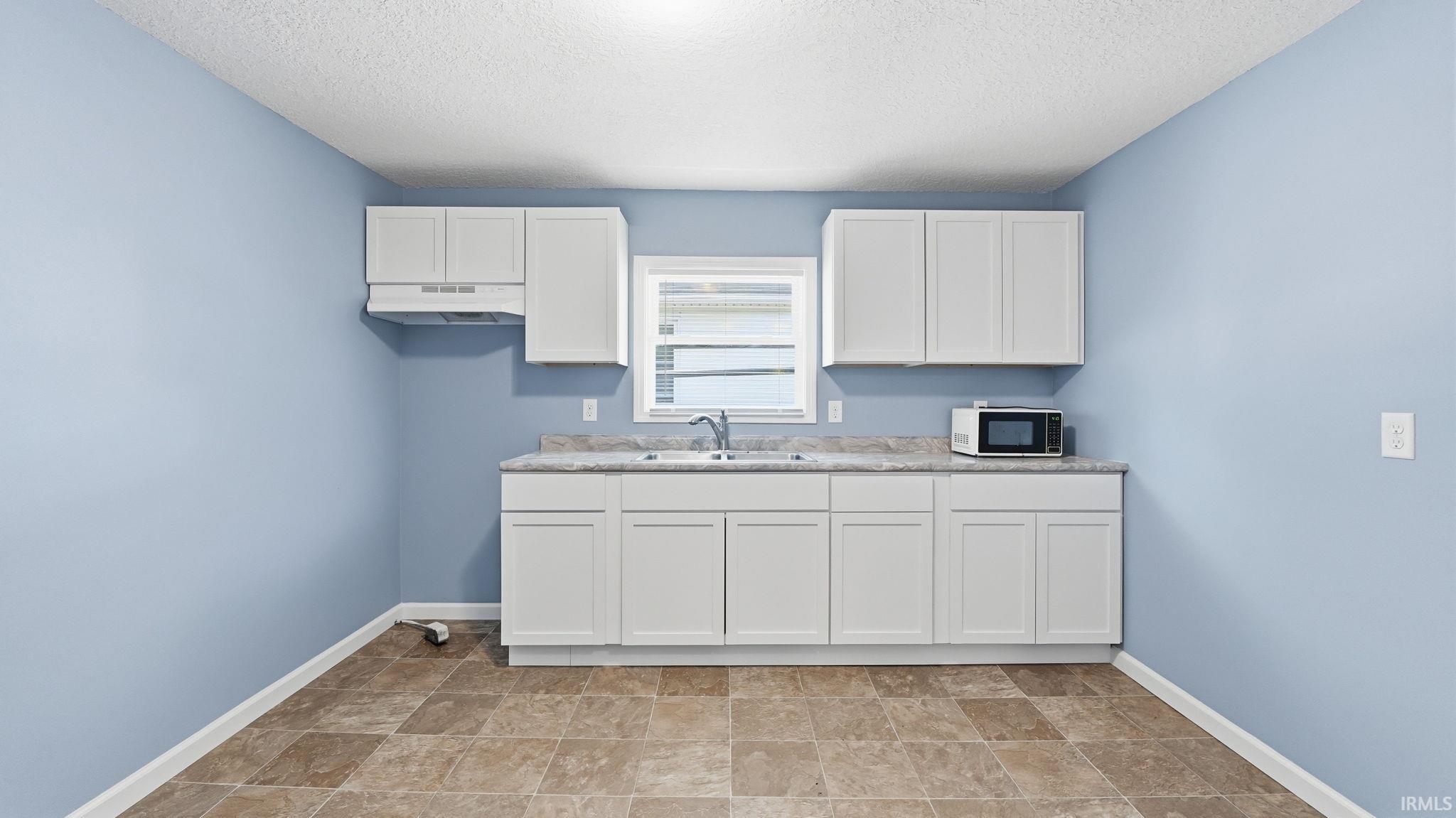 1018 Oneida Street Fort Wayne, IN 46805 - Photo 5 of 23
