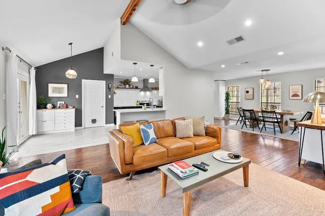 $2,900 | 11006 Yucca Drive, Austin, TX 78759