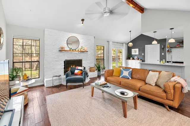 $2,900 | 11006 Yucca Drive, Austin, TX 78759