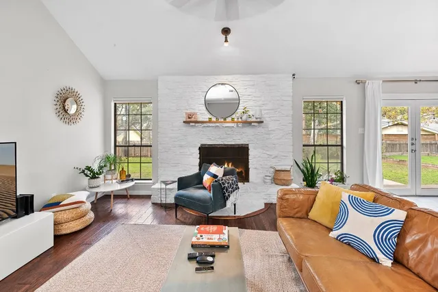 $2,900 | 11006 Yucca Drive, Austin, TX 78759