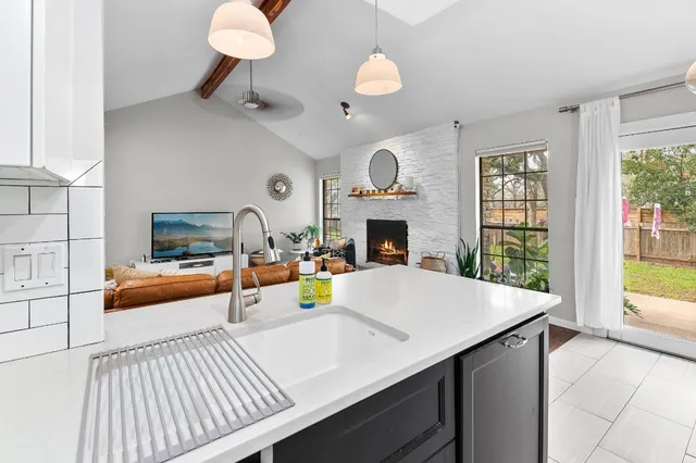 $2,900 | 11006 Yucca Drive, Austin, TX 78759