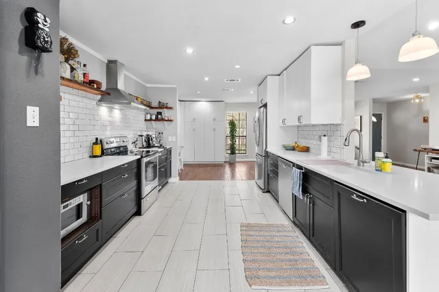 $2,900 | 11006 Yucca Drive, Austin, TX 78759