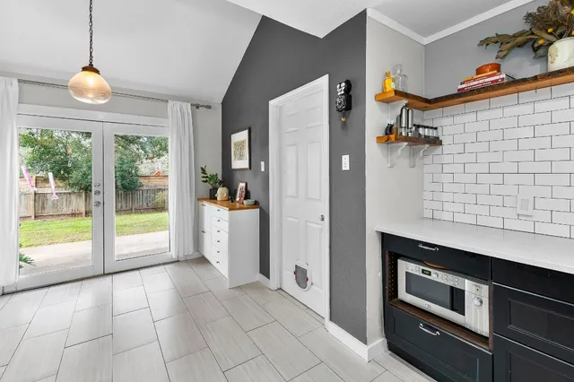 $2,900 | 11006 Yucca Drive, Austin, TX 78759