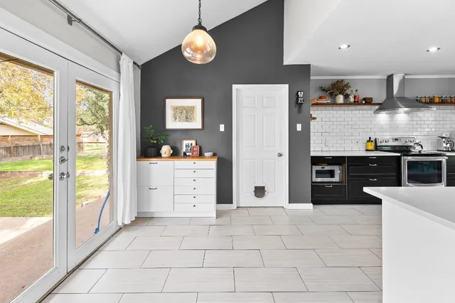 $2,900 | 11006 Yucca Drive, Austin, TX 78759