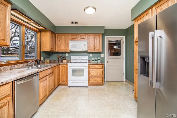 $247,500 | 152 Fay Lane, Manlius, NY 13116