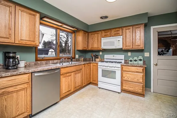 $247,500 | 152 Fay Lane, Manlius, NY 13116