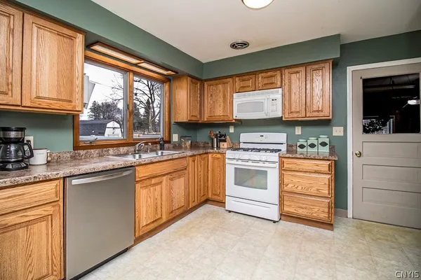$247,500 | 152 Fay Lane, Manlius, NY 13116