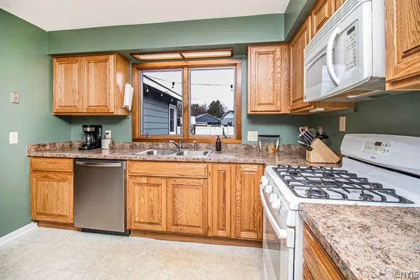 $247,500 | 152 Fay Lane, Manlius, NY 13116