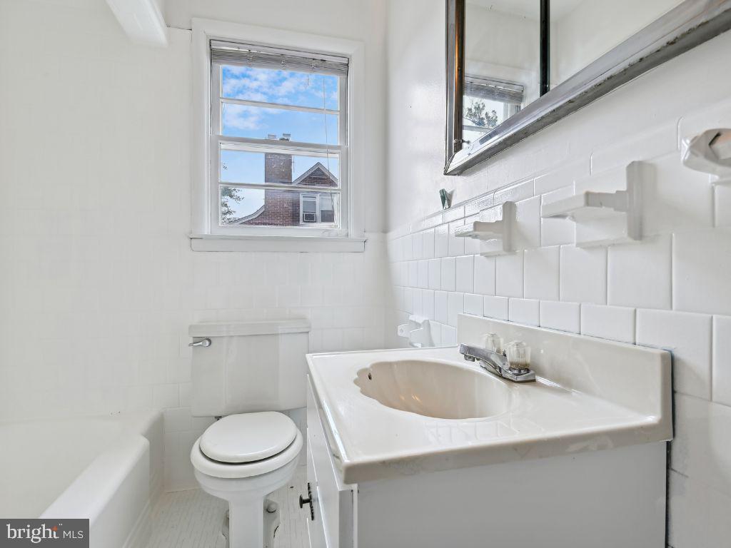 444 Andover Road Linthicum Heights, MD 21090 - Photo 19 of 43 Main Bathroom