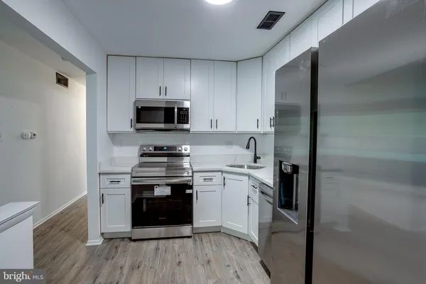 $2,150 | 2118 A Greenwood Court, Mount Laurel, NJ 08054