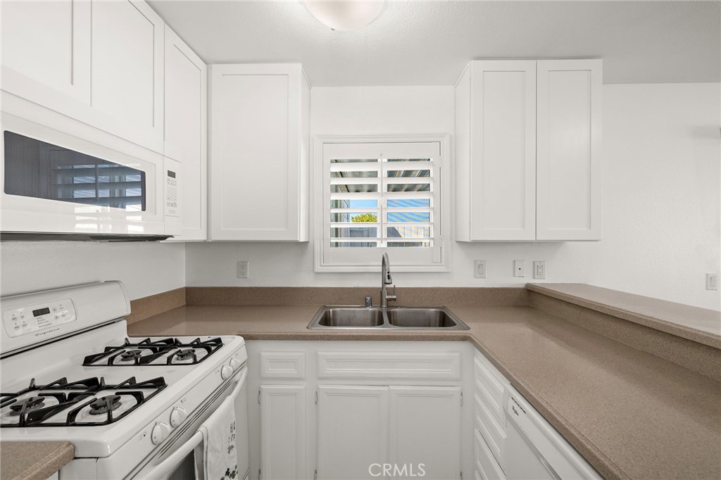 29228 Murrieta Road Menifee, CA 92586 - Photo 8 of 37