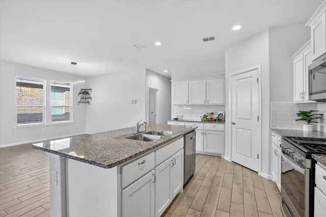 $369,900 | 8649 Mirror Lk Drive, Fort Worth, TX 76179