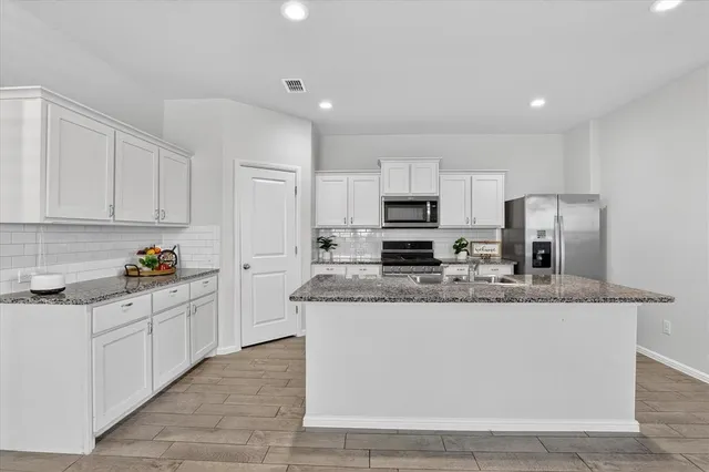 $369,900 | 8649 Mirror Lk Drive, Fort Worth, TX 76179