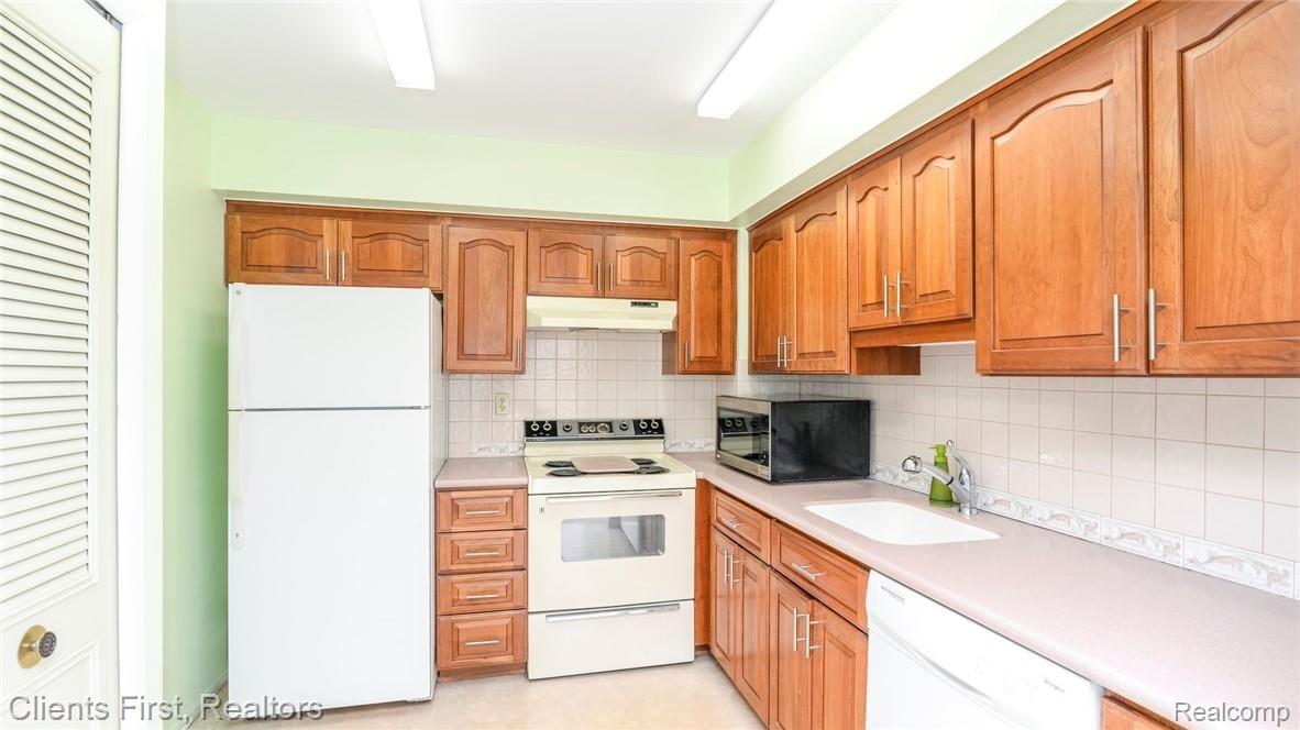 17125 Rudgate Street Southgate, MI 48195 - Photo 14 of 44 014218106134_31.jpg