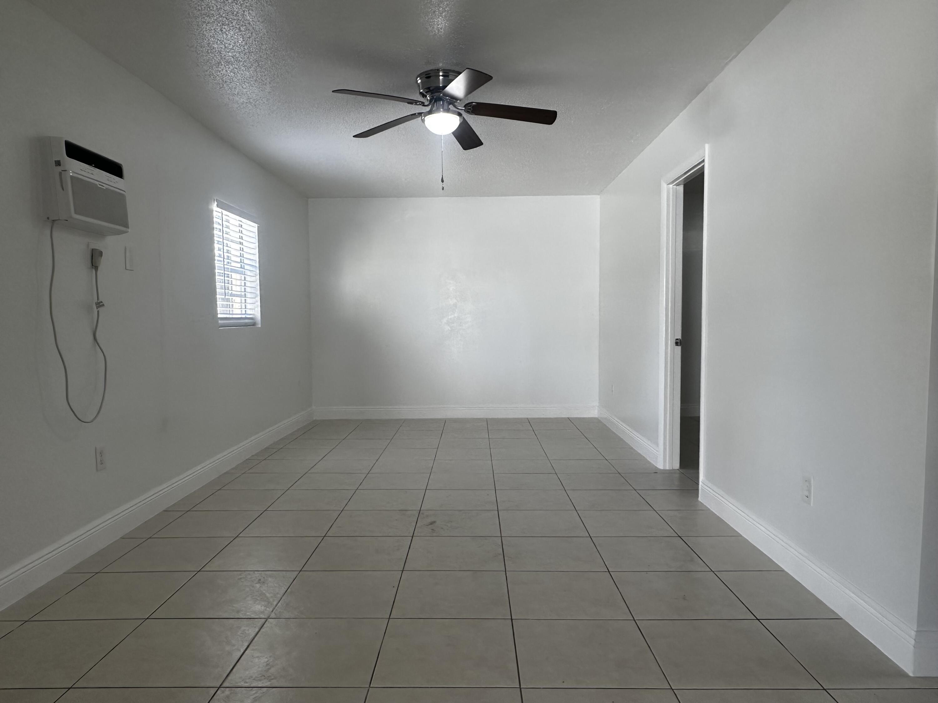 3874 7th Avenue North, Unit 3878 Palm Springs, FL 33461 - Photo 2 of 8 Living Room