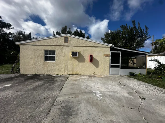 $1,700 | 3874 7th Avenue North, Unit 3878, Palm Springs, FL 33461