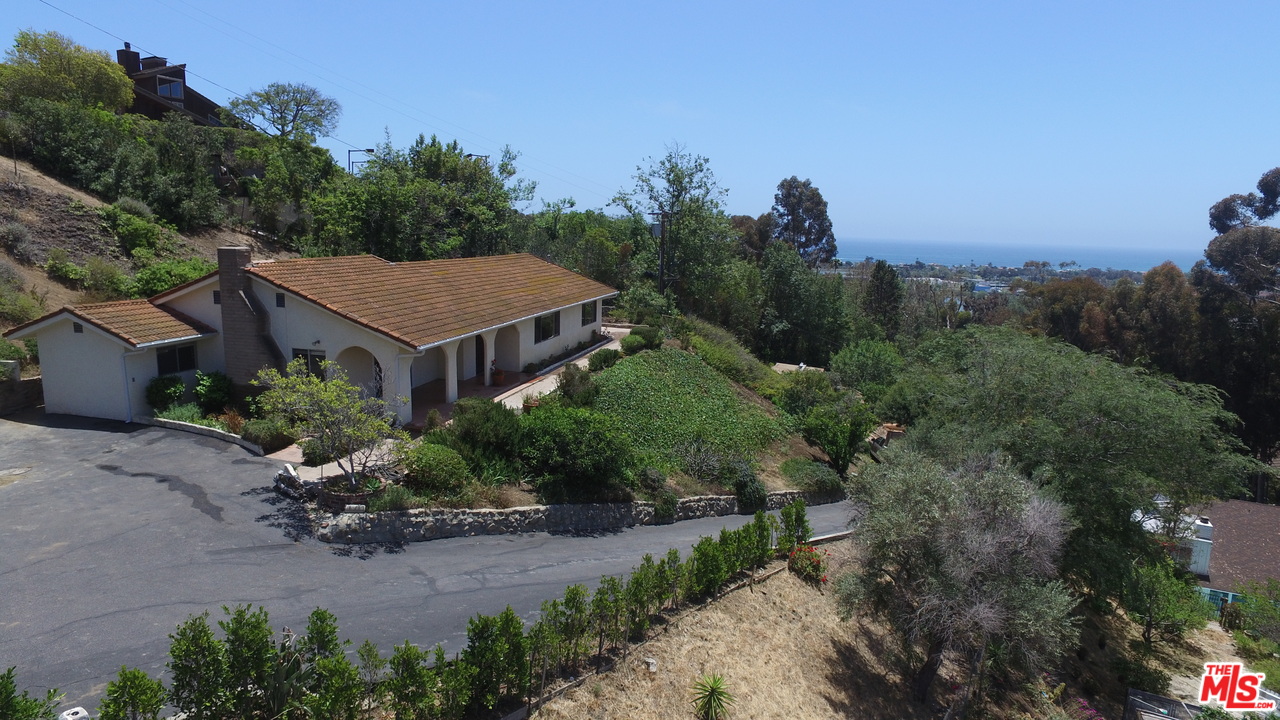 3560 Serra Road Malibu, CA 90265 - Photo 2 of 22 Gallery Image 2