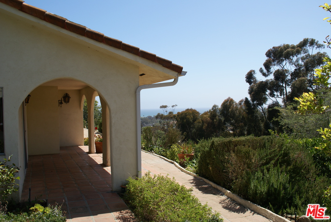 3560 Serra Road Malibu, CA 90265 - Photo 11 of 22 Gallery Image 11