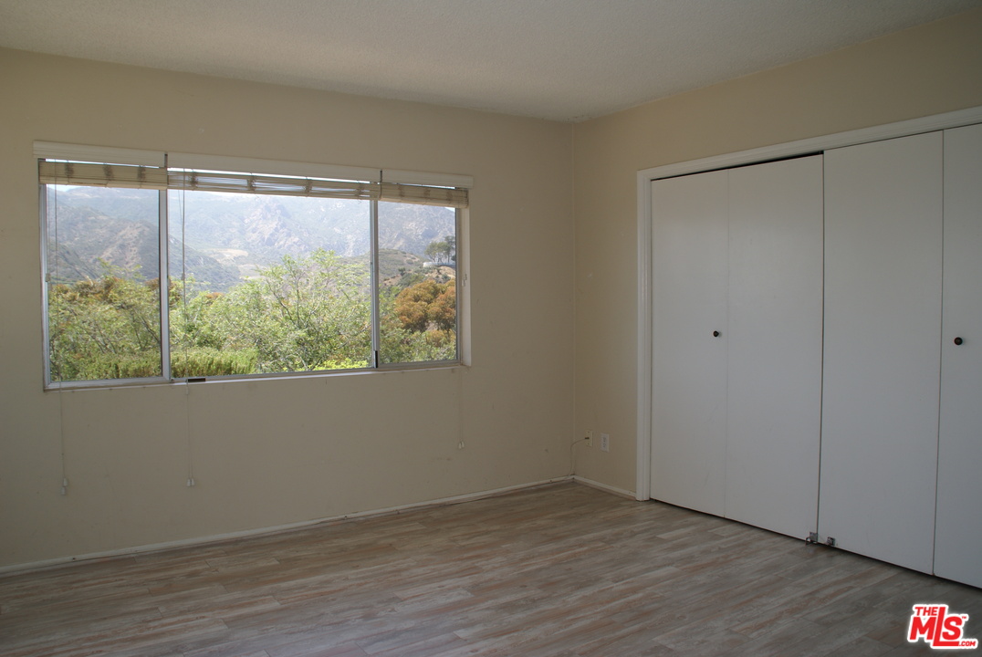 3560 Serra Road Malibu, CA 90265 - Photo 20 of 22 Gallery Image 20