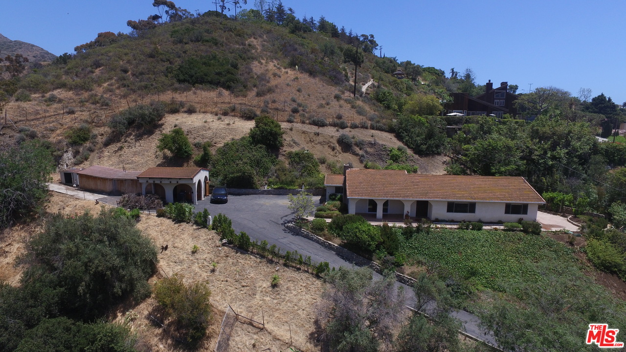 3560 Serra Road Malibu, CA 90265 - Photo 3 of 22 Gallery Image 3