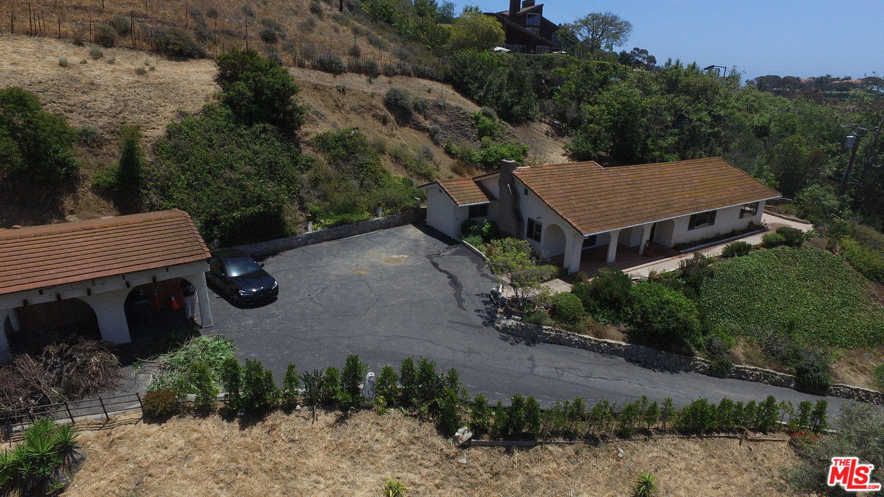 3560 Serra Road Malibu, CA 90265 - Photo 5 of 22 Gallery Image 5