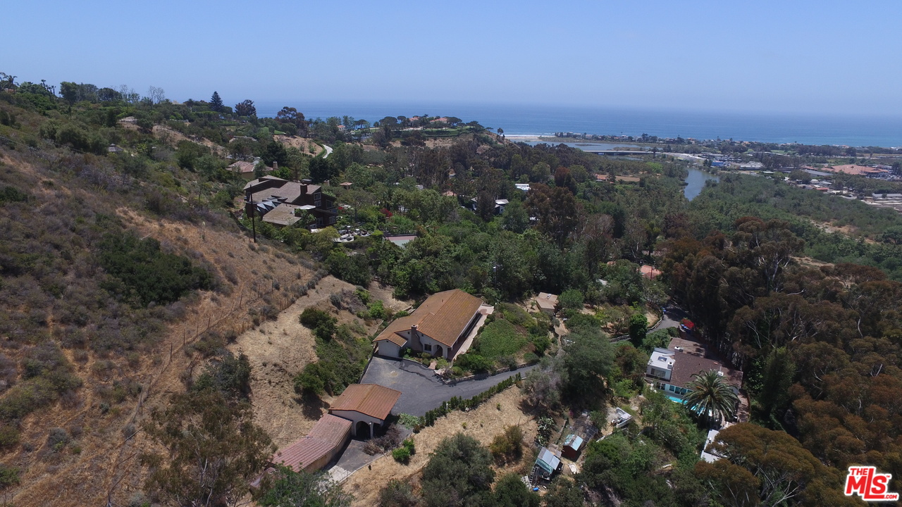 3560 Serra Road Malibu, CA 90265 - Photo 6 of 22 Gallery Image 6