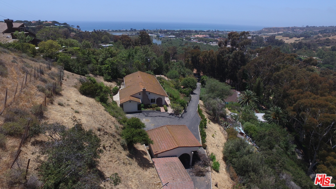 3560 Serra Road Malibu, CA 90265 - Photo 7 of 22 Gallery Image 7