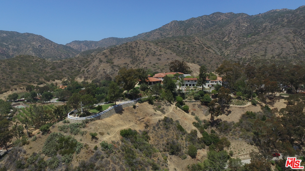 3560 Serra Road Malibu, CA 90265 - Photo 8 of 22 Gallery Image 8