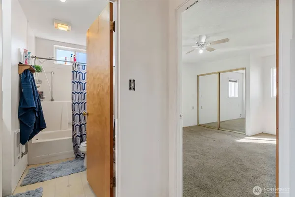 a view of entryway with bathroom
