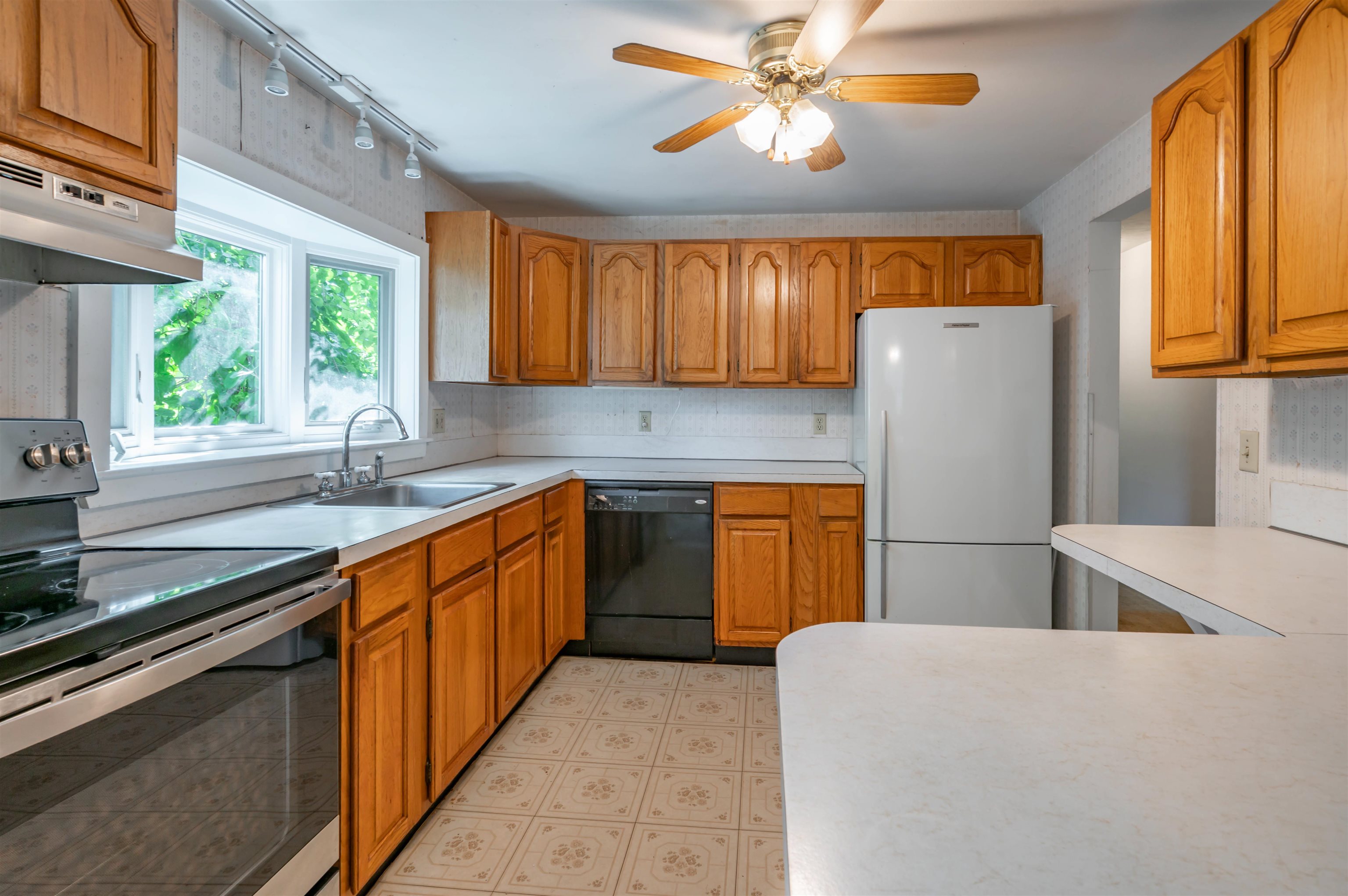 136 Maple Avenue Atkinson, NH 03811 - Photo 22 of 43 Gallery Image 22