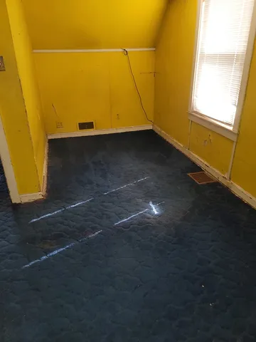 a view of empty room with window