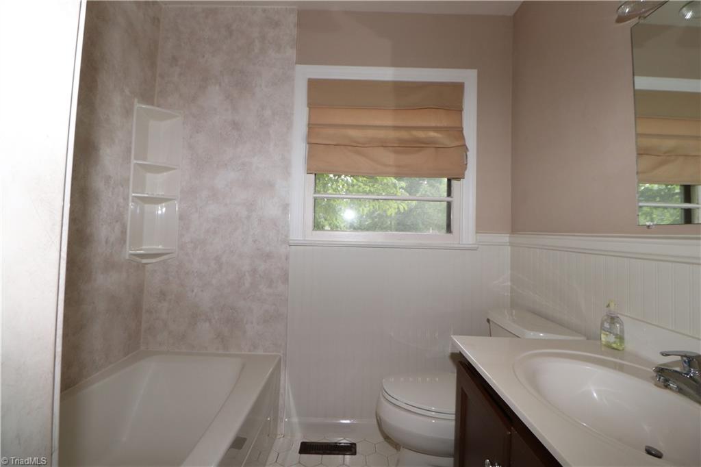 3514 Normandy Road Greensboro, NC 27408 - Photo 12 of 14 Full Bath