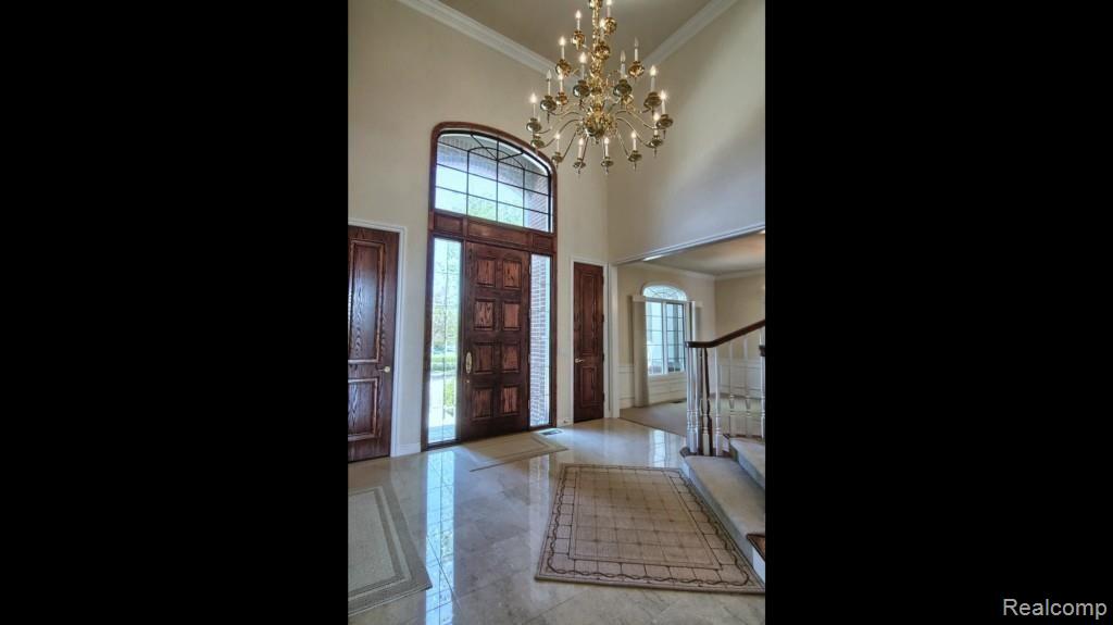 2695 Shorebrook Court Rochester, MI 48306 - Photo 3 of 31 Foyer.jpg