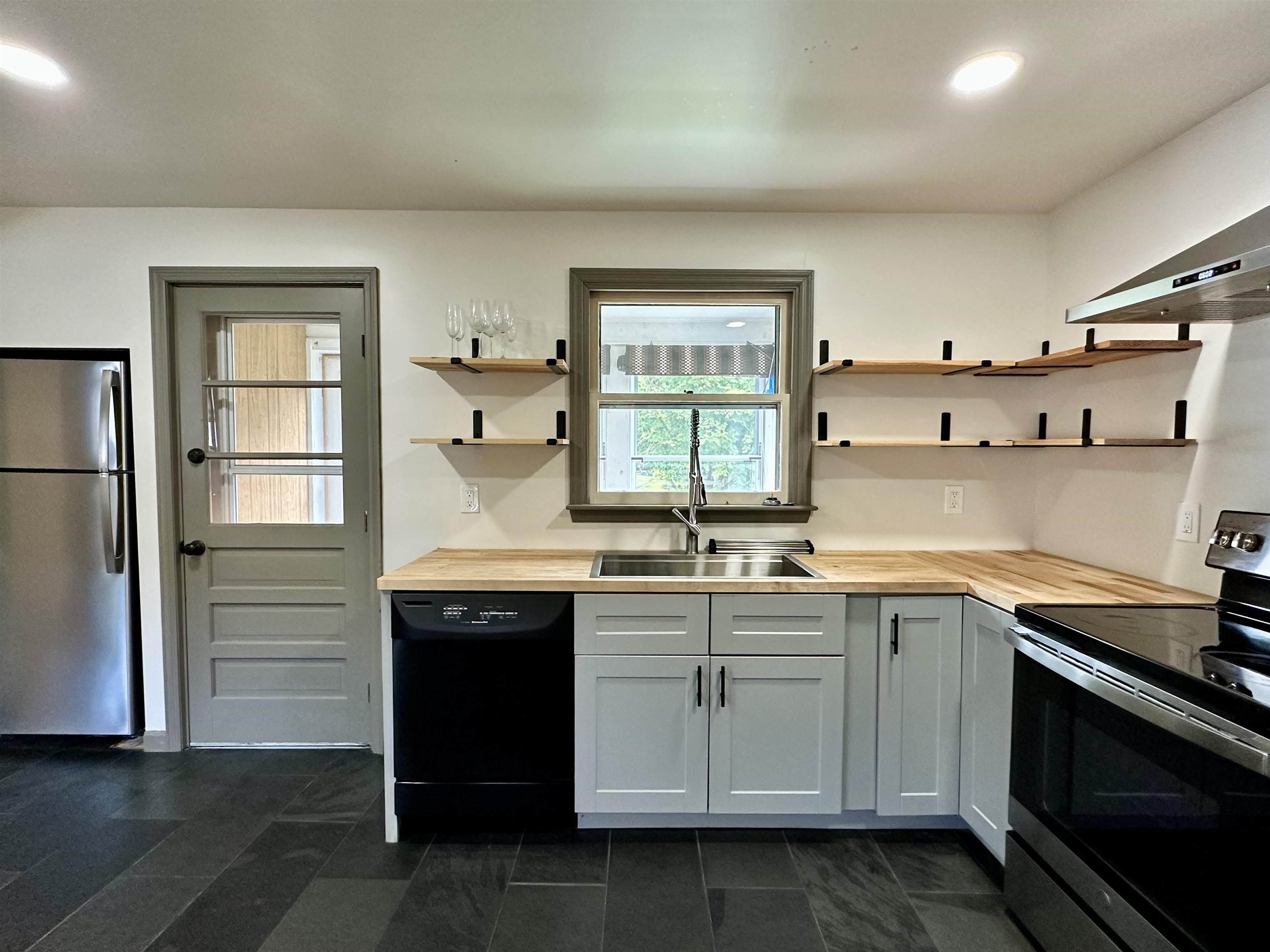 33 Gibbs Street Proctor, VT 05765 - Photo 18 of 35