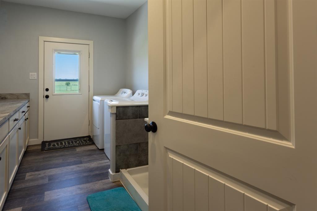 14910 Old Stoney Road Ponder, TX 76259 - Photo 30 of 36 a bathroom with a sink and mirror