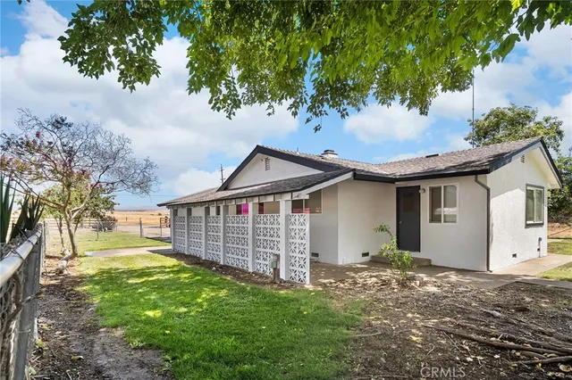 a view of an entryway with a roof