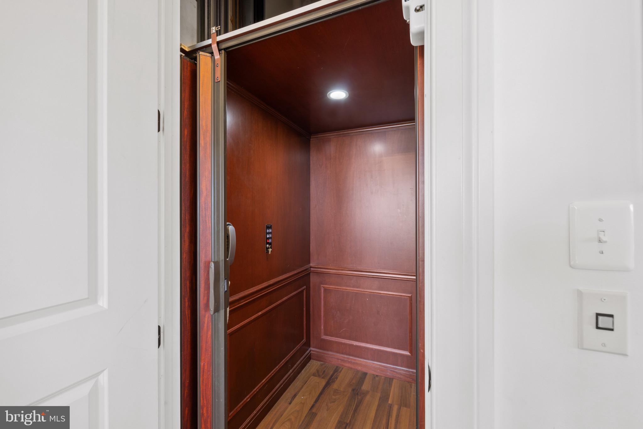 540 Sunset Road Annapolis, MD 21403 - Photo 19 of 45 Elevator Services all Floors