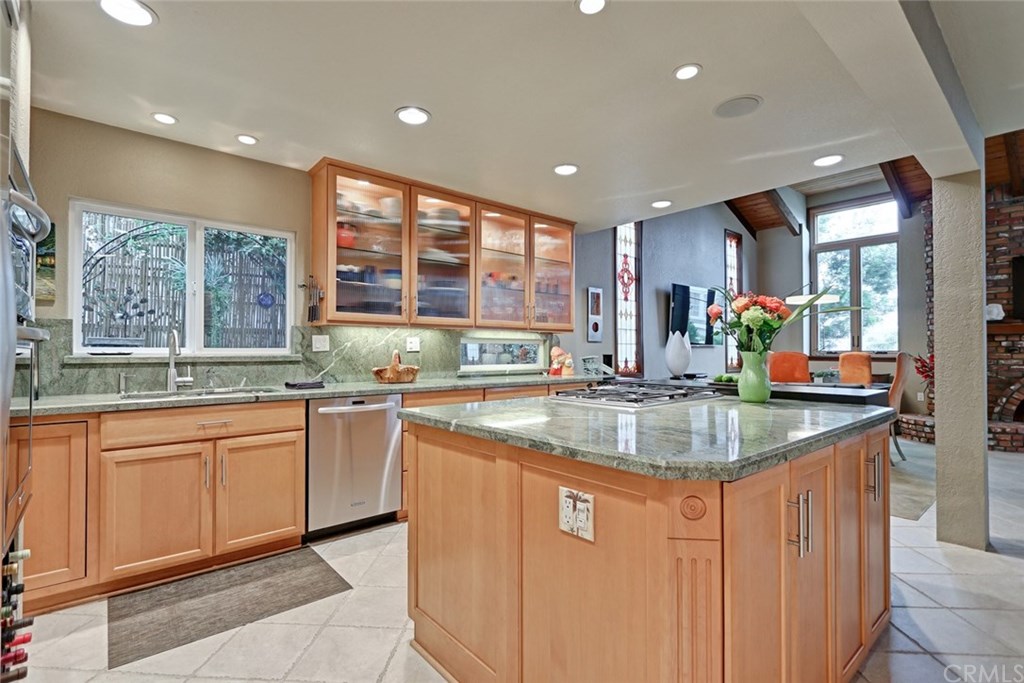 512 3rd Street Manhattan Beach, CA 90266 - Photo 12 of 27