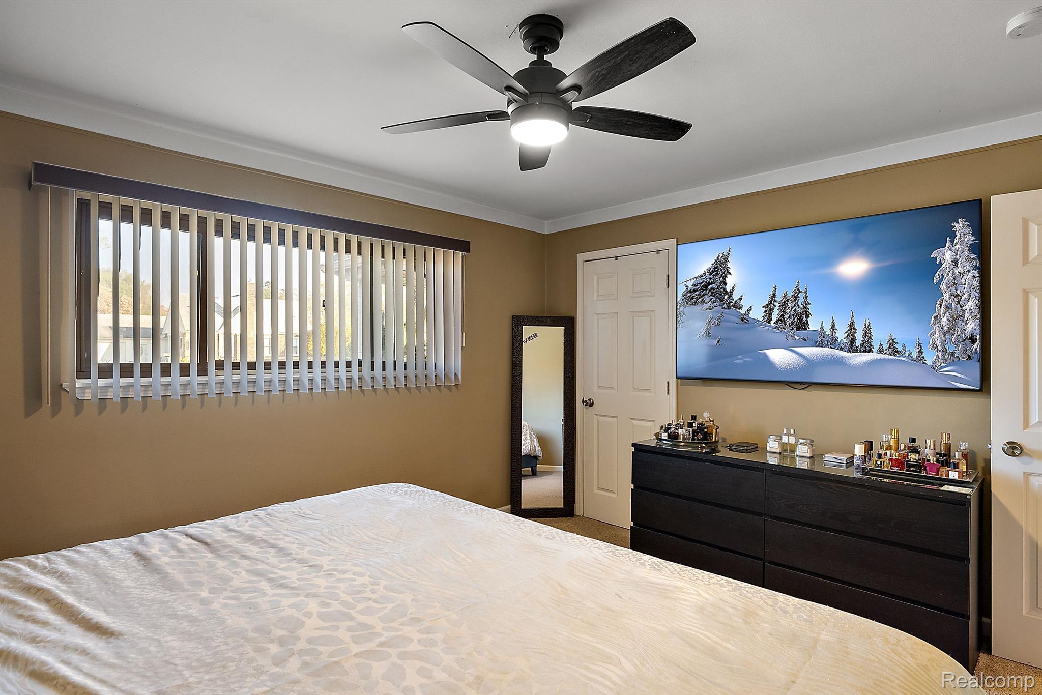 18430 Stephens Road Eastpointe, MI 48021 - Photo 17 of 31 MASTER BEDROOM