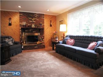 102 Wolfpack Road Trenton, NJ 08619 - Photo 3 of 12 Living Room