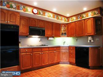 102 Wolfpack Road Trenton, NJ 08619 - Photo 4 of 12 Kitchen