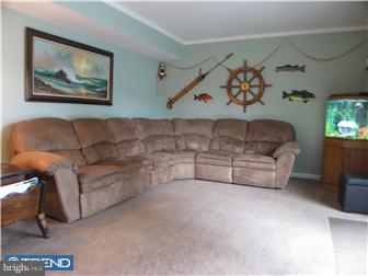 102 Wolfpack Road Trenton, NJ 08619 - Photo 6 of 12 Family Room