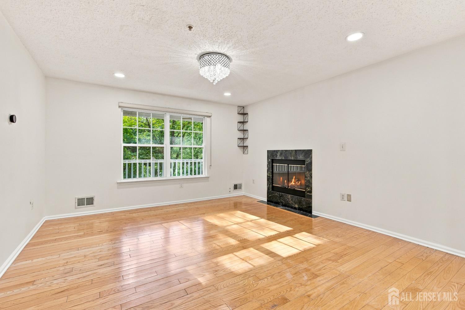 63 Prestwick Way Edison, NJ 08820 - Photo 4 of 29 Gallery Image 4