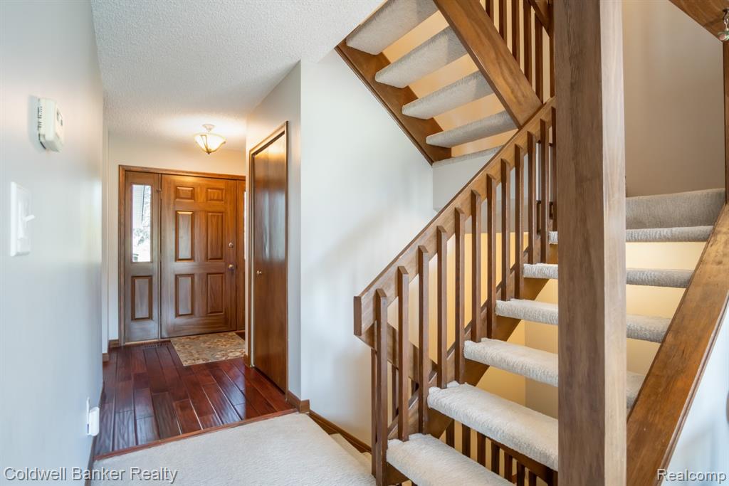3700 Benstein Road Commerce Township, MI 48382 - Photo 8 of 42