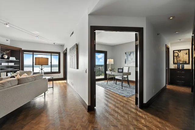 $2,995 | 2950 Dean Parkway, Unit 2205, Minneapolis, MN 55416